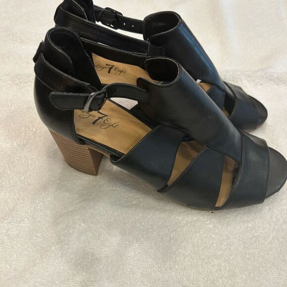 Elegant Black Heel sandals  Sleek Design size 9 - Picture 2 of 7